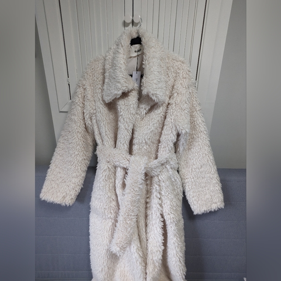 Schiffer Off-white faux fur longline belted coat from 4th and reckless - Picture 7 of 7